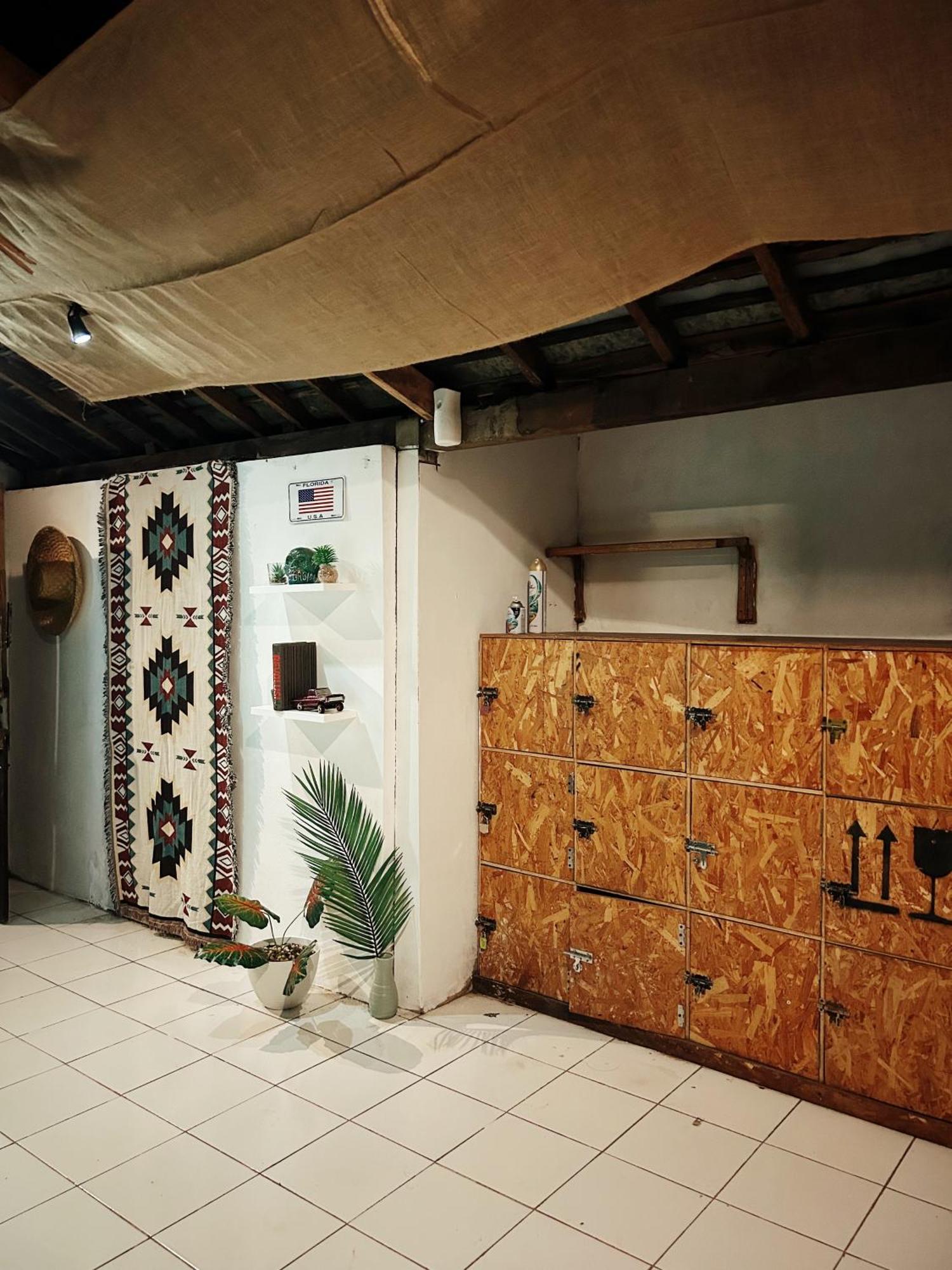 Losmanos Hostel Джок'якарта Екстер'єр фото